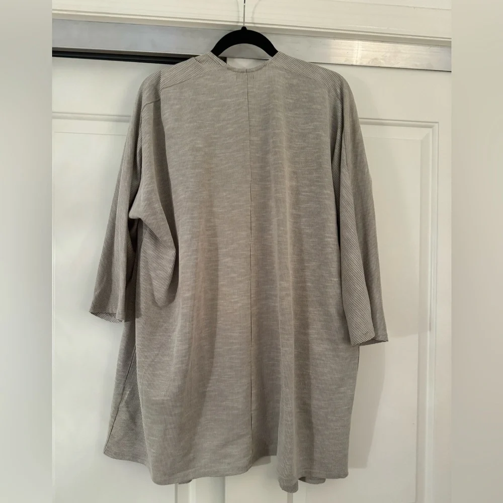 One Size Open Sweater - Picture 3 of 3